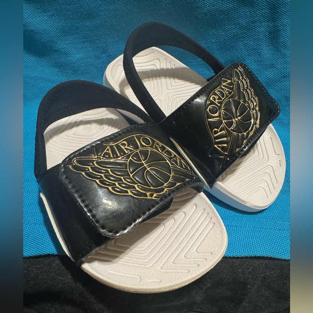 Jordan Hydro Kids Black and Gold Sandals Retro NWOT Size 5